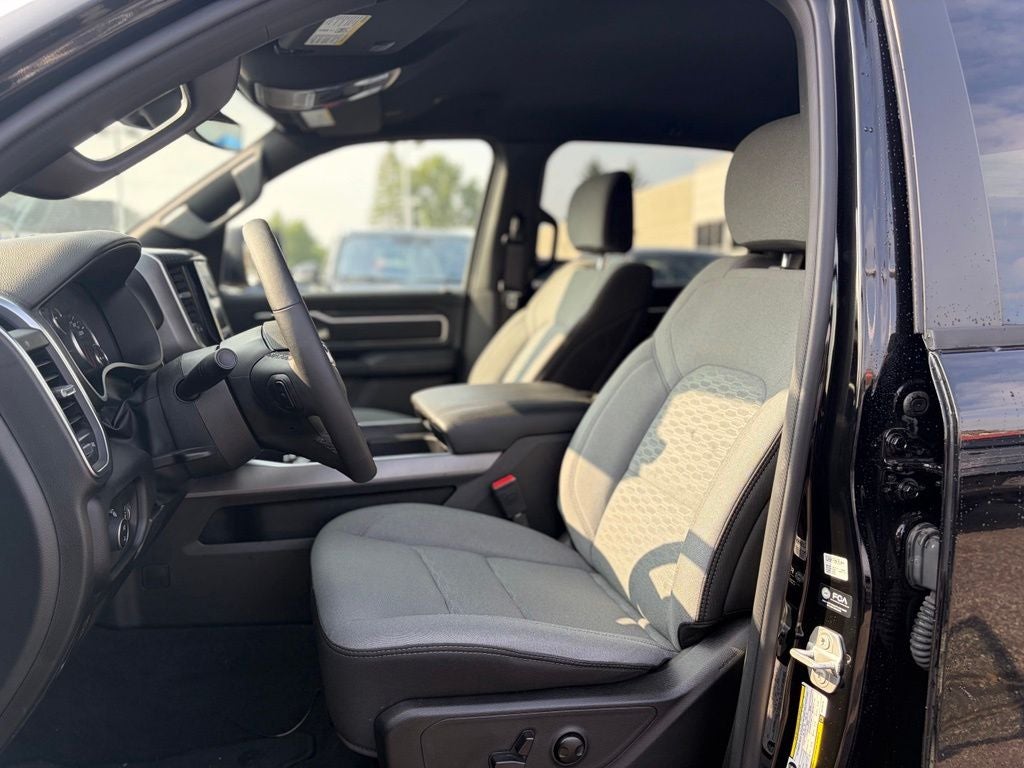 2025 RAM 1500 Big Horn Crew Cab 4x4 5'7' Box