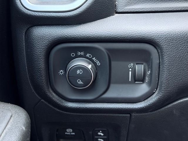 2022 RAM 1500 Big Horn Crew Cab 4x4 5'7' Box