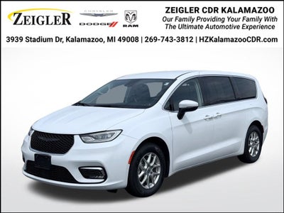 2025 Chrysler Pacifica Select * Certified Pre-Owned *