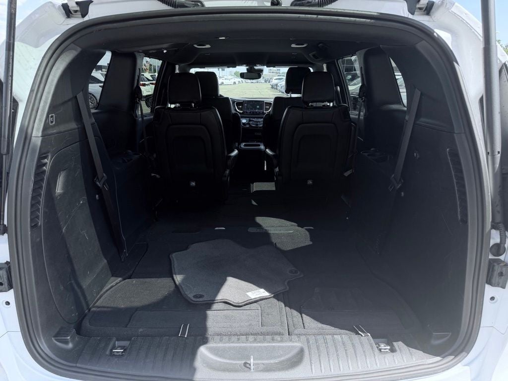 2025 Chrysler Pacifica Select * Certified Pre-Owned *