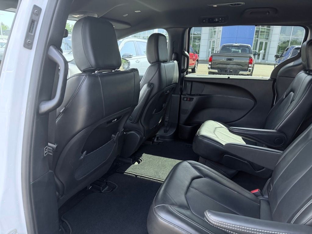 2025 Chrysler Pacifica Select * Certified Pre-Owned *