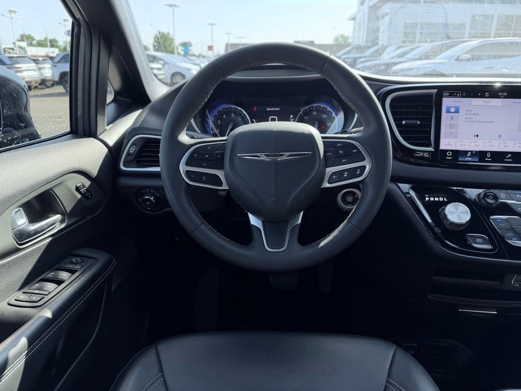 2025 Chrysler Pacifica Select * Certified Pre-Owned *