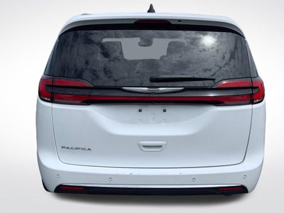2025 Chrysler Pacifica Select * Certified Pre-Owned *