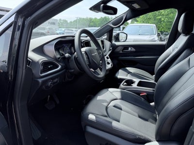 2025 Chrysler Pacifica Select * Certified Pre-Owned *