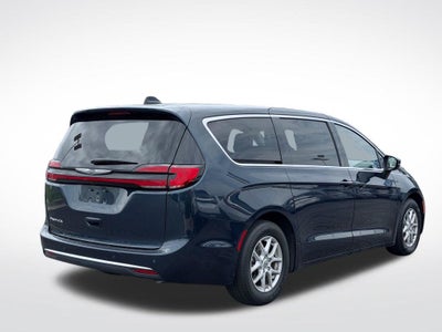 2025 Chrysler Pacifica Select * Certified Pre-Owned *