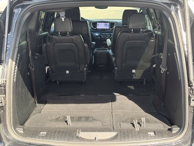 2025 Chrysler Pacifica Select * Certified Pre-Owned *