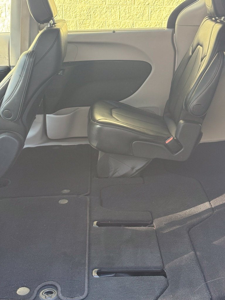 2024 Chrysler Pacifica Touring L * Certified Pre-Owned *