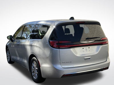 2024 Chrysler Pacifica Touring L * Certified Pre-Owned *