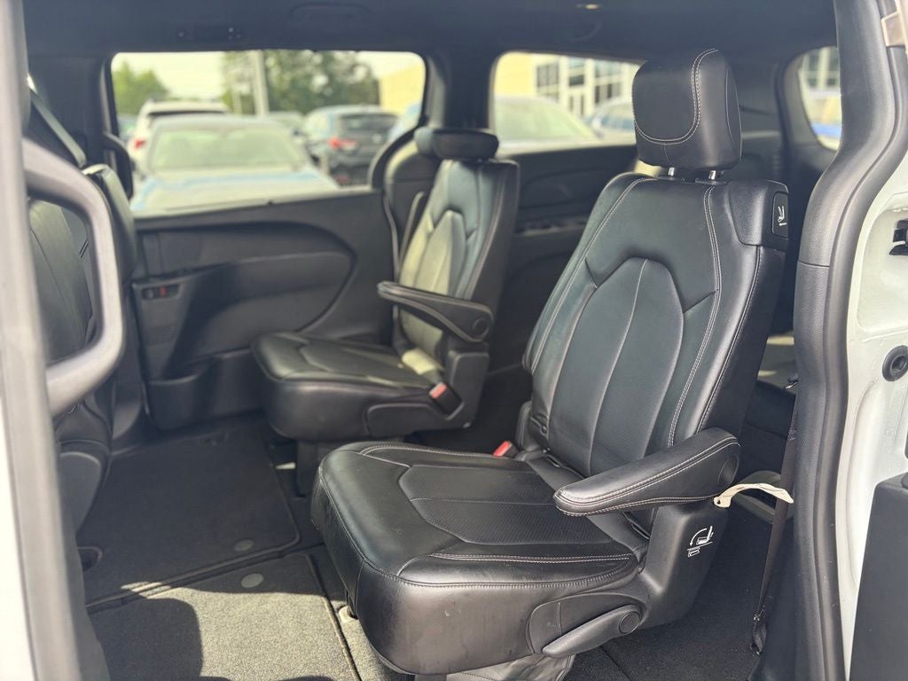 2025 Chrysler Pacifica Select * Certified Pre-Owned *
