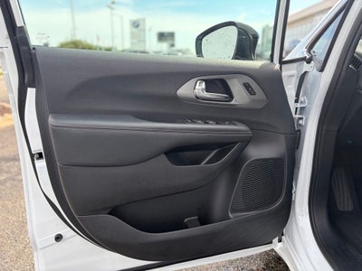 2025 Chrysler Pacifica Select * Certified Pre-Owned *