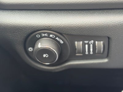 2025 Chrysler Pacifica Select * Certified Pre-Owned *