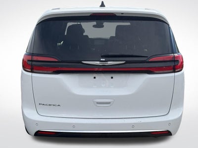 2025 Chrysler Pacifica Select * Certified Pre-Owned *
