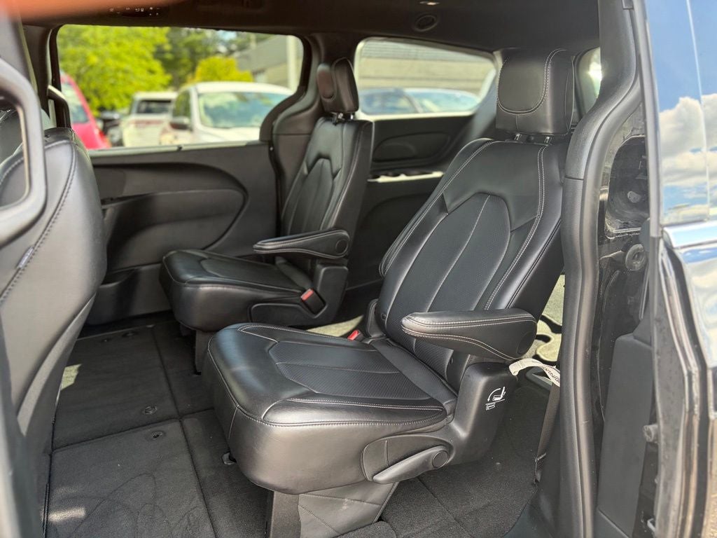 2025 Chrysler Pacifica Select * Certified Pre-Owned *