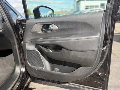 2025 Chrysler Pacifica Select * Certified Pre-Owned *