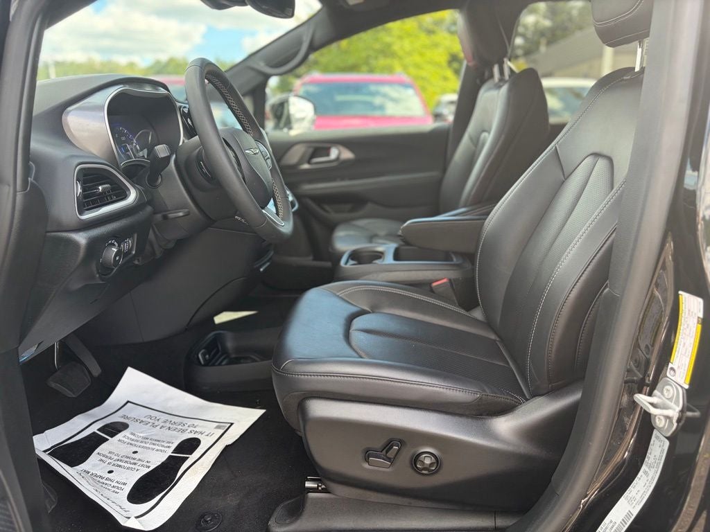 2025 Chrysler Pacifica Select * Certified Pre-Owned *