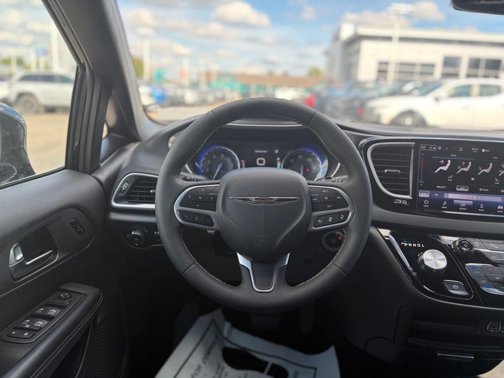 2025 Chrysler Pacifica Select * Certified Pre-Owned *