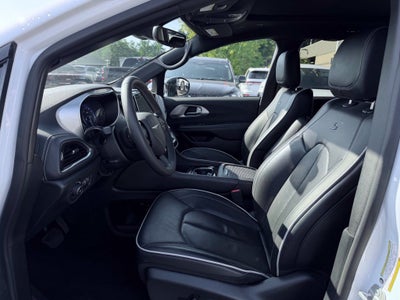 2025 Chrysler Pacifica Limited * Certified Pre-Owned *