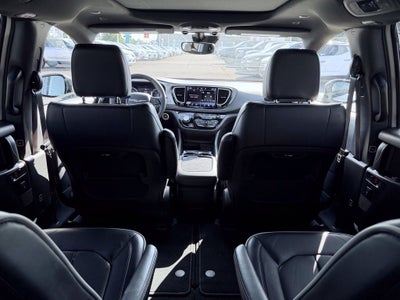 2025 Chrysler Pacifica Limited * Certified Pre-Owned *