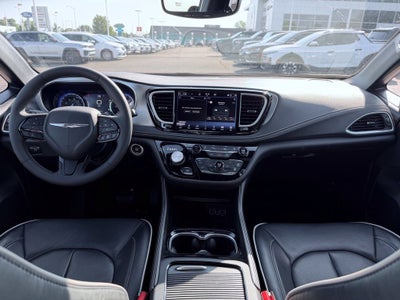 2025 Chrysler Pacifica Limited * Certified Pre-Owned *