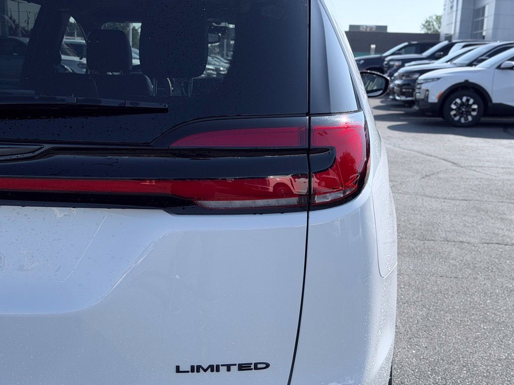 2025 Chrysler Pacifica Limited * Certified Pre-Owned *