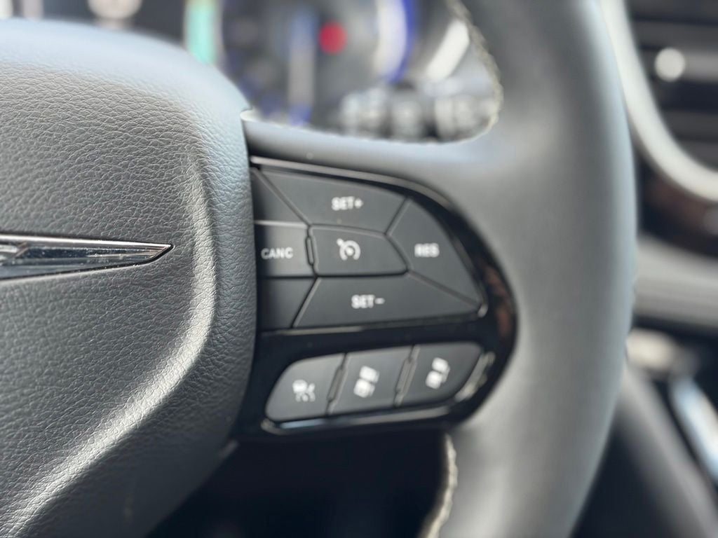 2025 Chrysler Pacifica Limited * Certified Pre-owned *