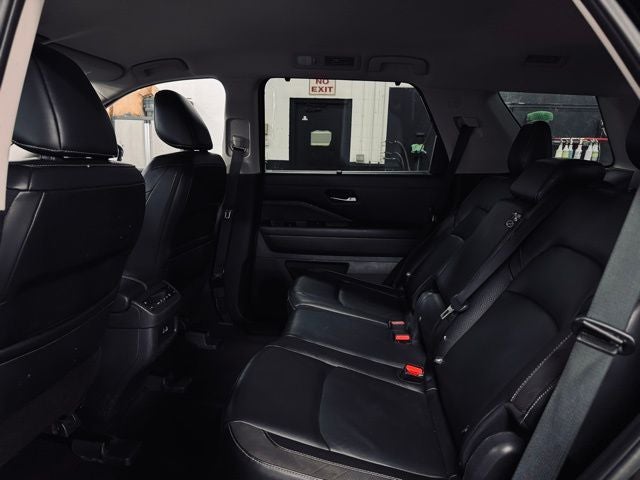 2023 Nissan Pathfinder SL 4WD