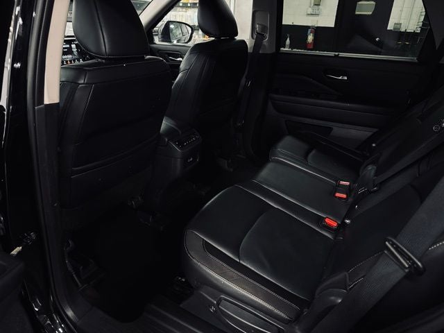2023 Nissan Pathfinder SL 4WD
