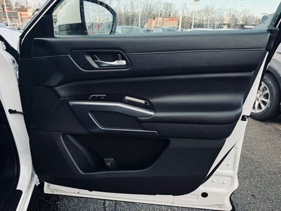 2023 Nissan Pathfinder SL 4WD