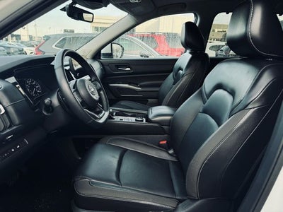2023 Nissan Pathfinder SL 4WD