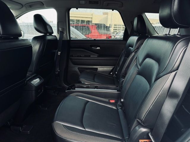 2023 Nissan Pathfinder SL 4WD