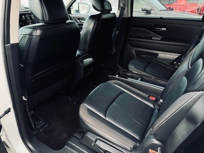 2023 Nissan Pathfinder SL 4WD