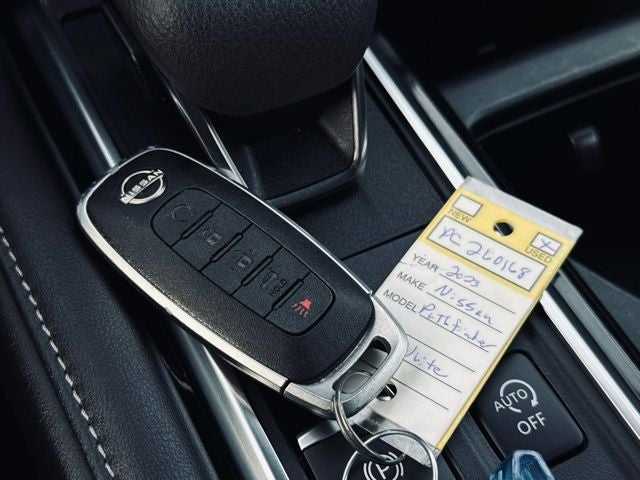 2023 Nissan Pathfinder SL 4WD