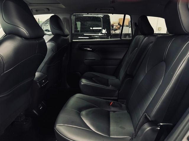 2025 Toyota Highlander Base