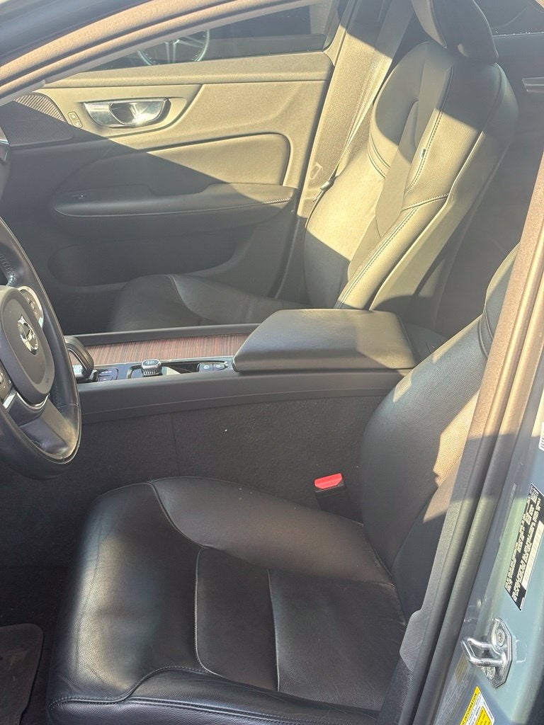 2022 Volvo S60 B5 Momentum