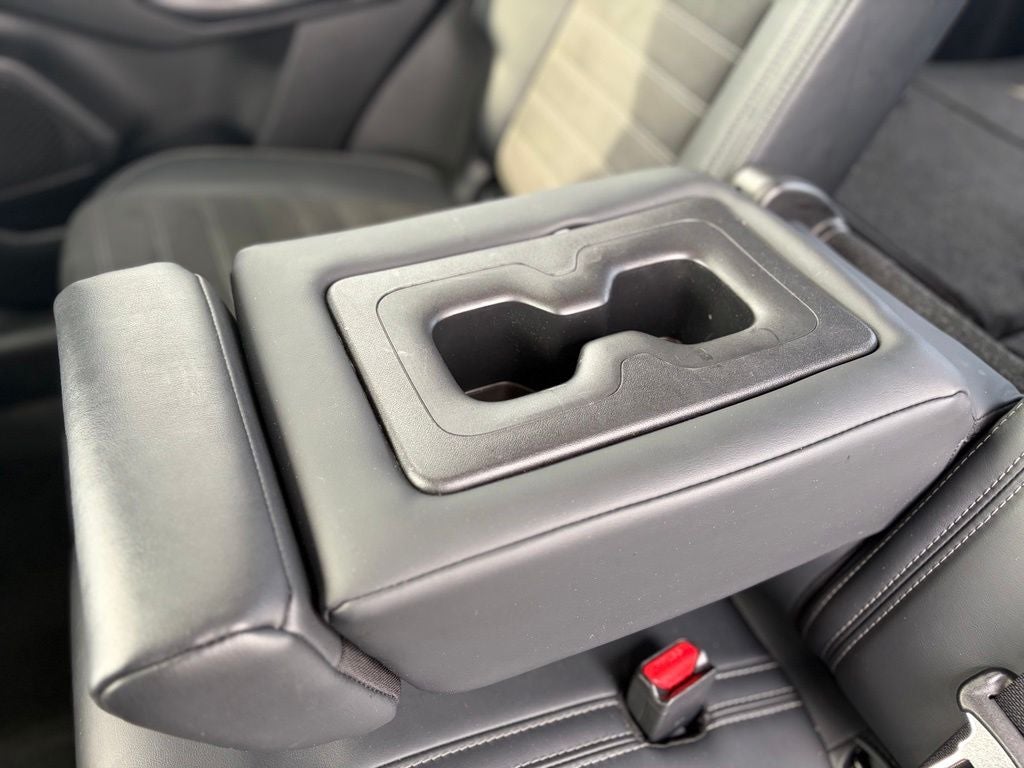 2024 Mitsubishi Outlander Base
