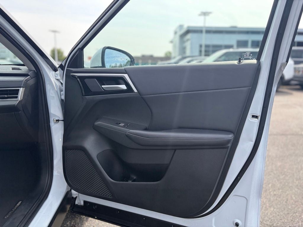 2024 Mitsubishi Outlander Base