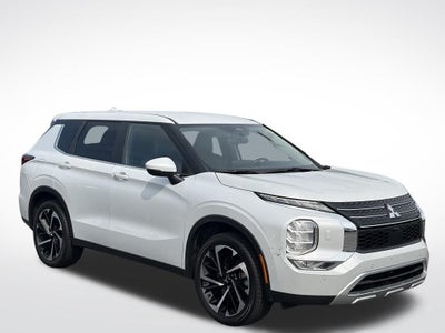 2024 Mitsubishi Outlander Base