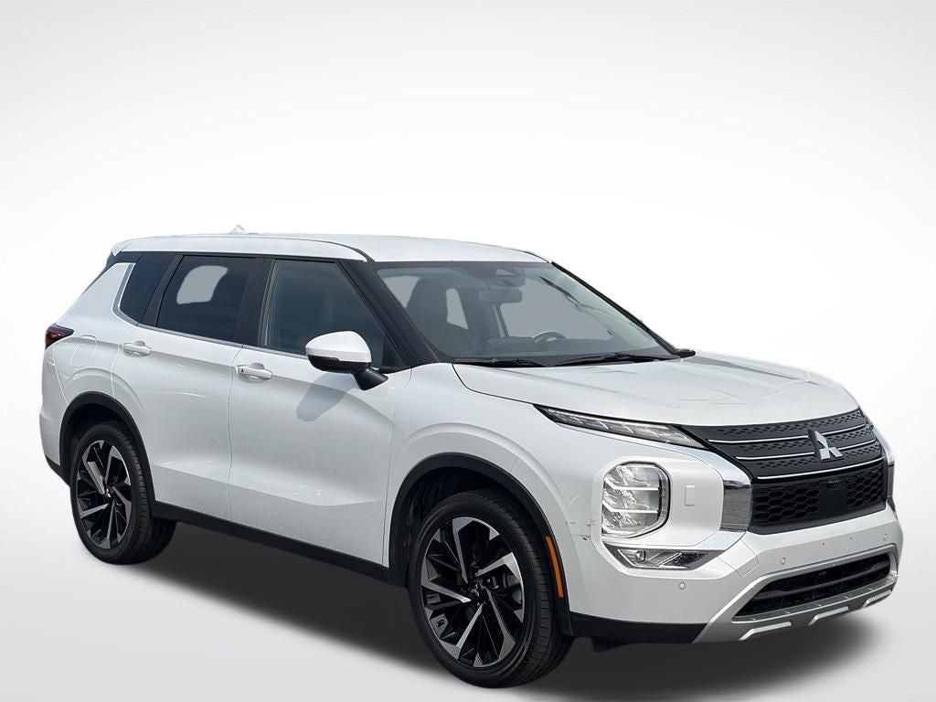2024 Mitsubishi Outlander Base