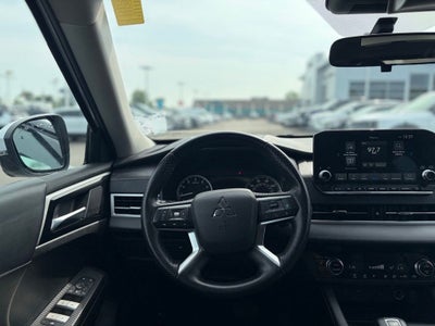 2024 Mitsubishi Outlander Base