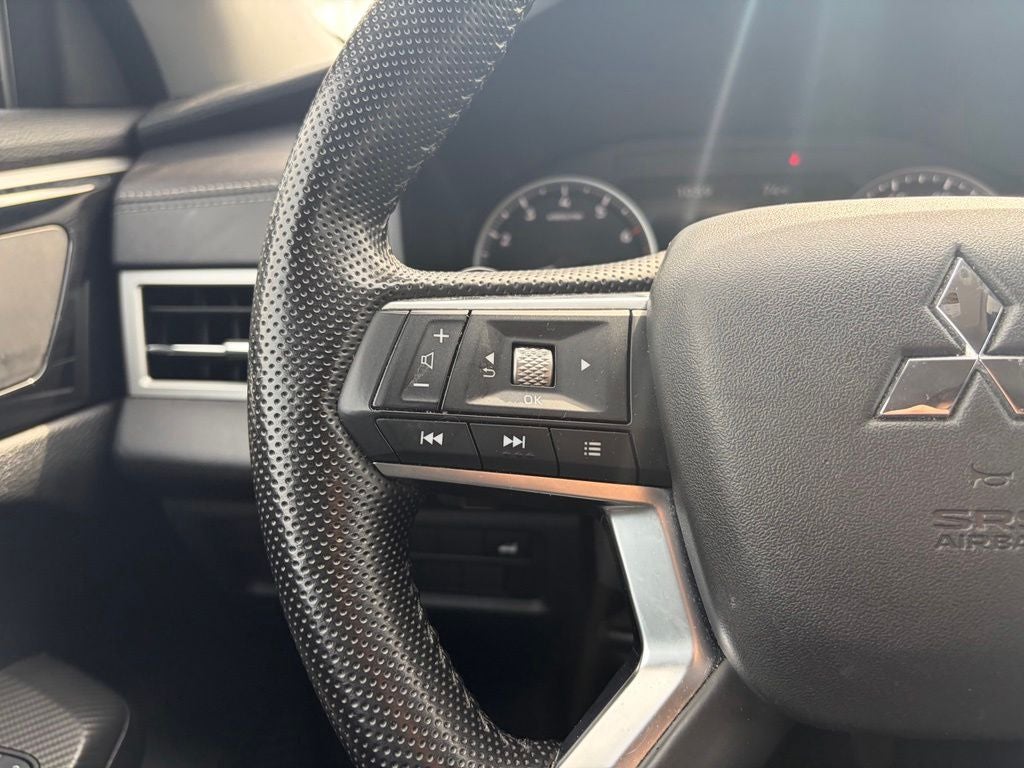 2024 Mitsubishi Outlander Base
