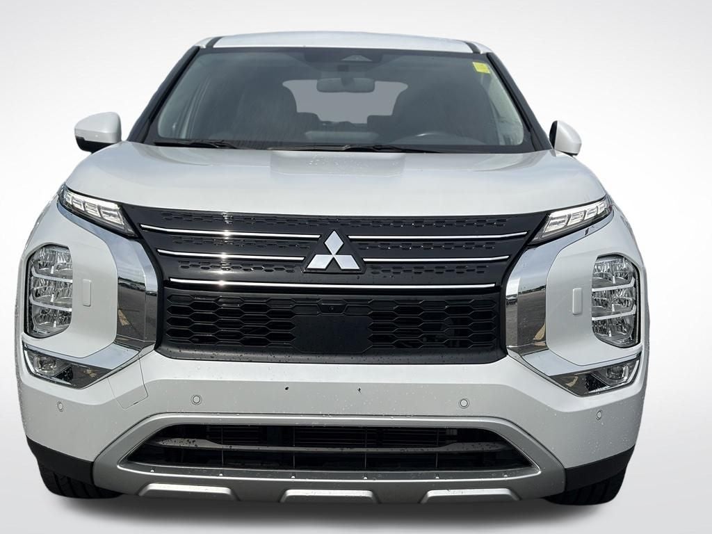 2024 Mitsubishi Outlander Base