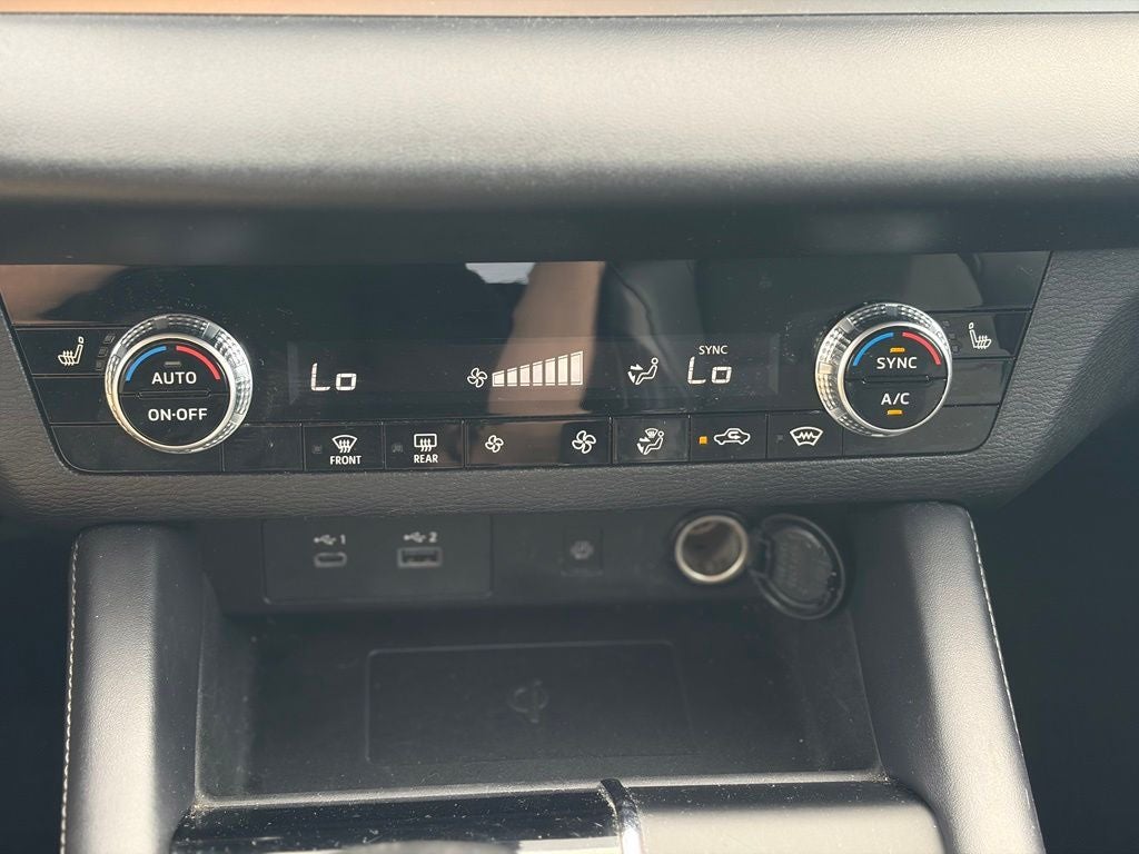 2024 Mitsubishi Outlander Base