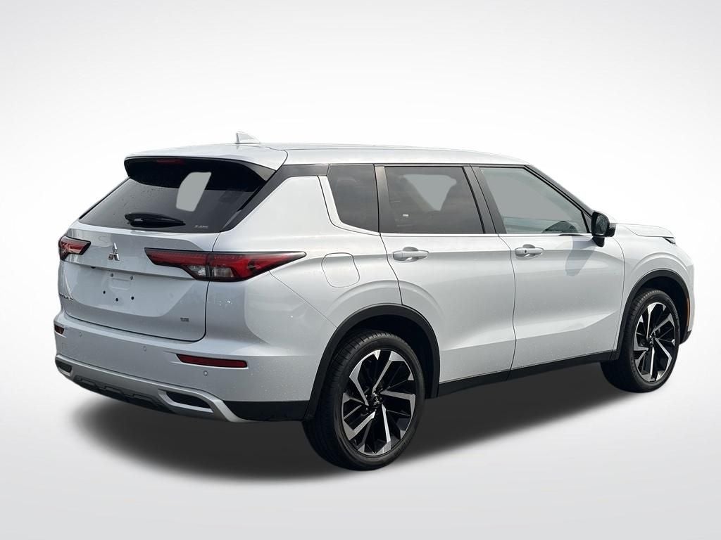 2024 Mitsubishi Outlander Base