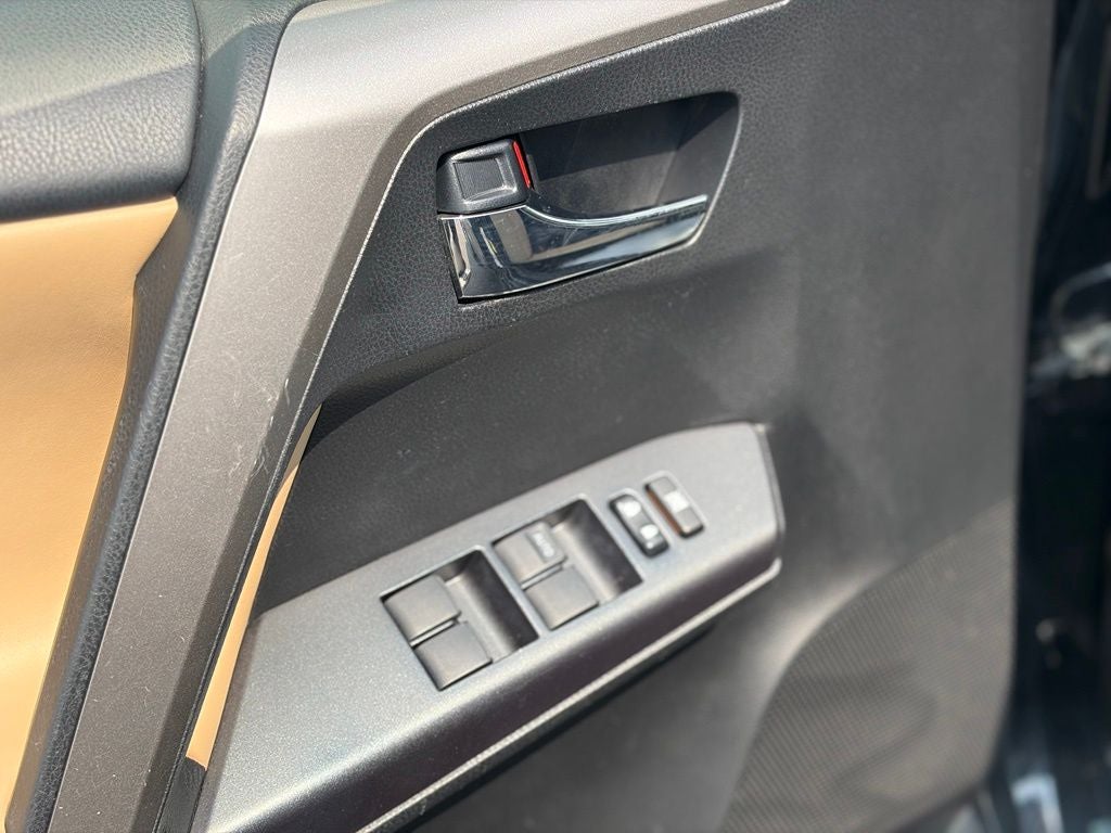 2018 Toyota RAV4 Hybrid XLE