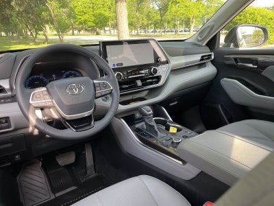 2025 Toyota Highlander Platinum