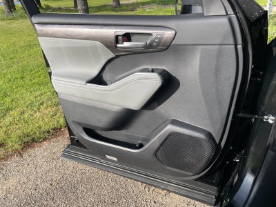 2025 Toyota Highlander Platinum