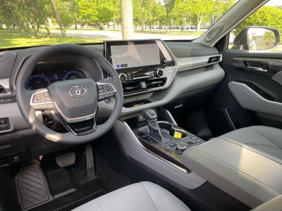 2025 Toyota Highlander Platinum