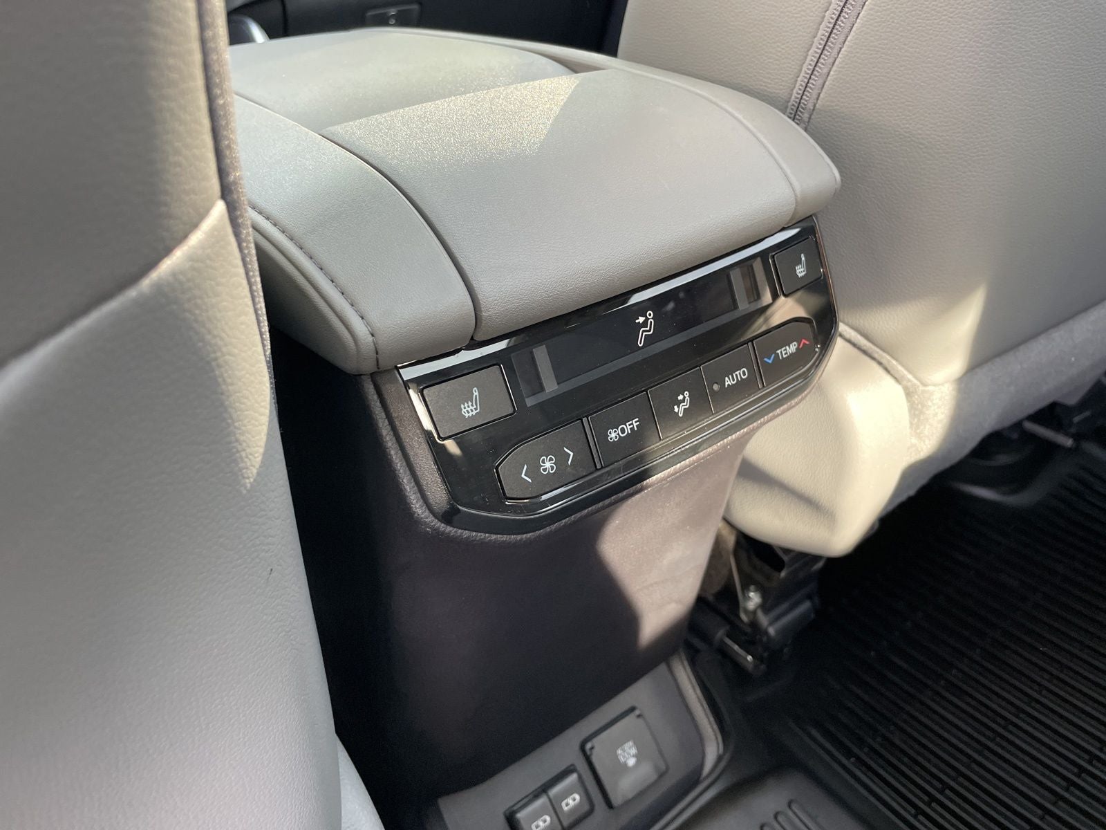 2025 Toyota Highlander Platinum