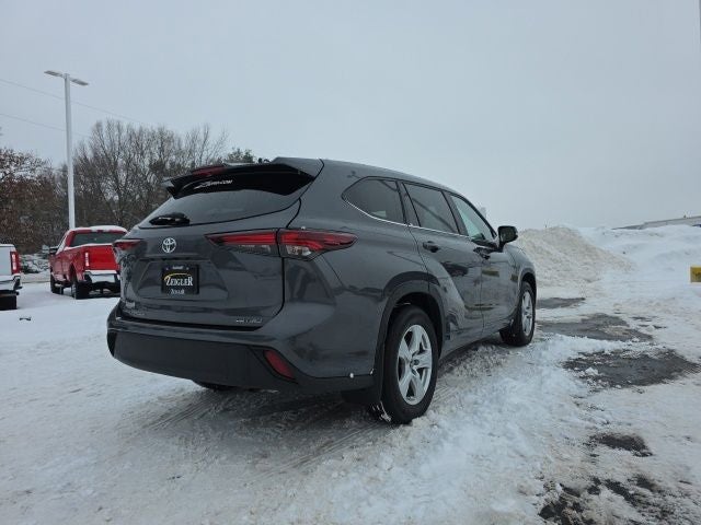 2024 Toyota Highlander LE