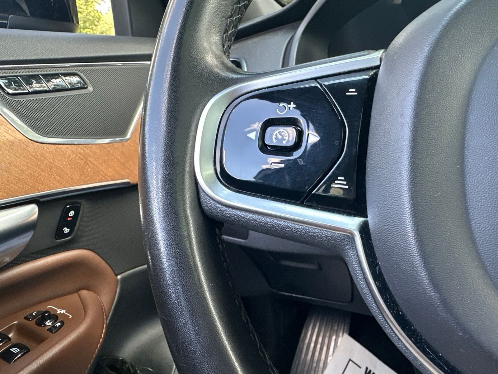 2023 Volvo XC90 B5 Plus
